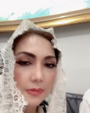Nia Daniati Instagram - Selamat Jalan tante Titik Puspa Semoga Engkau Mendapat tempat Ter Indah di Surga nya Allah swt Al Fatihah….., Amiiiin 🤲🙏🥲