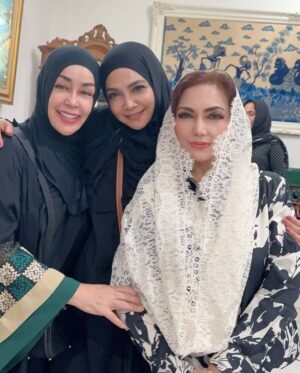 Nia Daniati Instagram - Selamat Jalan tante Titik Puspa Semoga Engkau Mendapat tempat Ter Indah di Surga nya Allah swt Al Fatihah….., Amiiiin 🤲🙏🥲