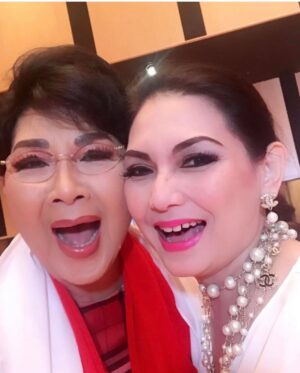 Nia Daniati Instagram - Selamat Jalan tante Titik Puspa Semoga Engkau Mendapat tempat Ter Indah di Surga nya Allah swt Al Fatihah….., Amiiiin 🤲🙏🥲