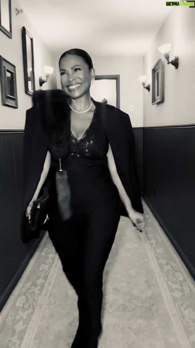 Nia Long - 91.8K Likes - New York nights 😘  glow @esteelauder dress @chloe  jacket @therow diamonds @anitakojewelry 😘