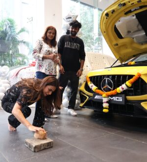 Nia Sharma Instagram - AMG!!!!!!!!! ………………(All Money gone) EMI ON😊😊😊😊😆 

Thanks @autohangar for such a beautiful delivery experience and rewinding our childhood 🥰

Ye Diwali Yellow wali 🪔 😇