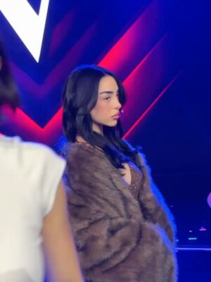 Nicki Nicole Instagram - hoy por primera vez en esta edición de La Voz😍❤️‍🩹❤️‍🩹Gracias @lali por confiarme tu lugar te adoro reina 🖤