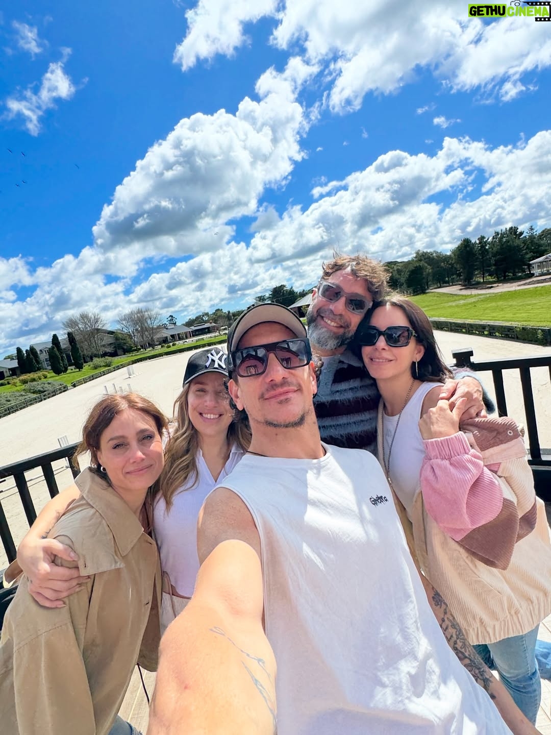 Nicolás Vázquez - 157.7K Likes - Días de conexión real, de amor compartido, brindis sinceros, charlas, risas, entre playa y naturaleza, mates al sol, comida rica y momentos simples que se vuelven eternos. Todo lo que hace bien. Gracias @haras.hoteldecampo por tanto amor. 
Me sentí como en casa. Ahora a volver al ring. 
Esto también es #Rocky ❤️♾️