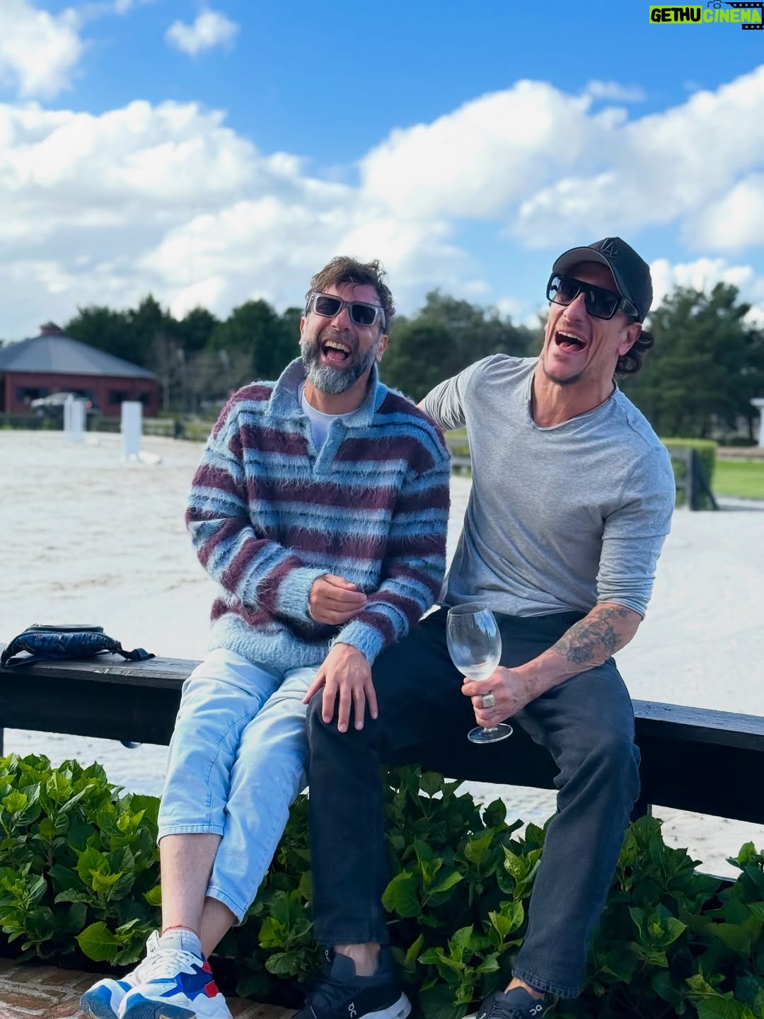 Nicolás Vázquez - 157.7K Likes - Días de conexión real, de amor compartido, brindis sinceros, charlas, risas, entre playa y naturaleza, mates al sol, comida rica y momentos simples que se vuelven eternos. Todo lo que hace bien. Gracias @haras.hoteldecampo por tanto amor. 
Me sentí como en casa. Ahora a volver al ring. 
Esto también es #Rocky ❤️♾️