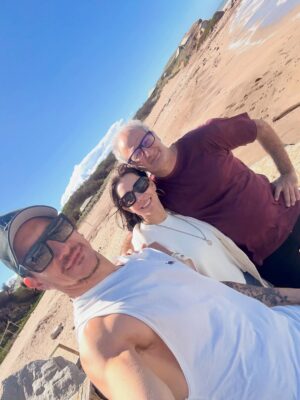 Nicolás Vázquez Instagram - Días de conexión real, de amor compartido, brindis sinceros, charlas, risas, entre playa y naturaleza, mates al sol, comida rica y momentos simples que se vuelven eternos. Todo lo que hace bien. Gracias @haras.hoteldecampo por tanto amor. 
Me sentí como en casa. Ahora a volver al ring. 
Esto también es #Rocky ❤️♾️