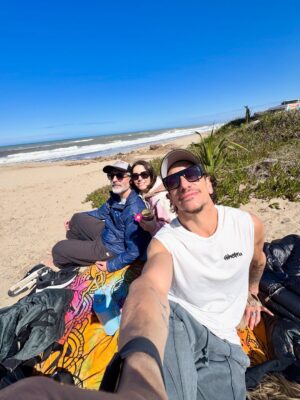 Nicolás Vázquez Instagram - Días de conexión real, de amor compartido, brindis sinceros, charlas, risas, entre playa y naturaleza, mates al sol, comida rica y momentos simples que se vuelven eternos. Todo lo que hace bien. Gracias @haras.hoteldecampo por tanto amor. 
Me sentí como en casa. Ahora a volver al ring. 
Esto también es #Rocky ❤️♾️