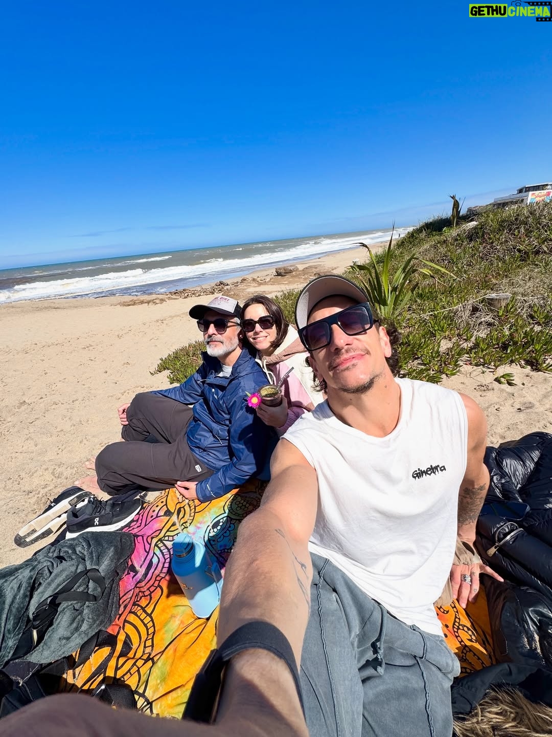 Nicolás Vázquez - 157.7K Likes - Días de conexión real, de amor compartido, brindis sinceros, charlas, risas, entre playa y naturaleza, mates al sol, comida rica y momentos simples que se vuelven eternos. Todo lo que hace bien. Gracias @haras.hoteldecampo por tanto amor. 
Me sentí como en casa. Ahora a volver al ring. 
Esto también es #Rocky ❤️♾️
