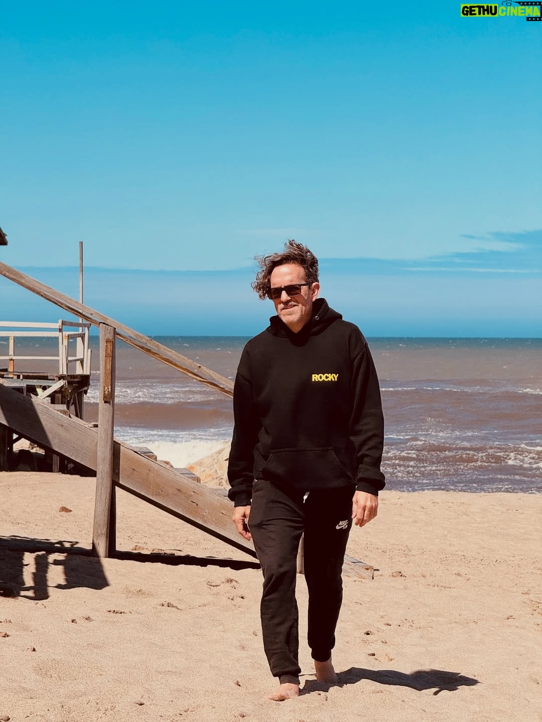Nicolás Vázquez - 157.7K Likes - Días de conexión real, de amor compartido, brindis sinceros, charlas, risas, entre playa y naturaleza, mates al sol, comida rica y momentos simples que se vuelven eternos. Todo lo que hace bien. Gracias @haras.hoteldecampo por tanto amor. 
Me sentí como en casa. Ahora a volver al ring. 
Esto también es #Rocky ❤️♾️