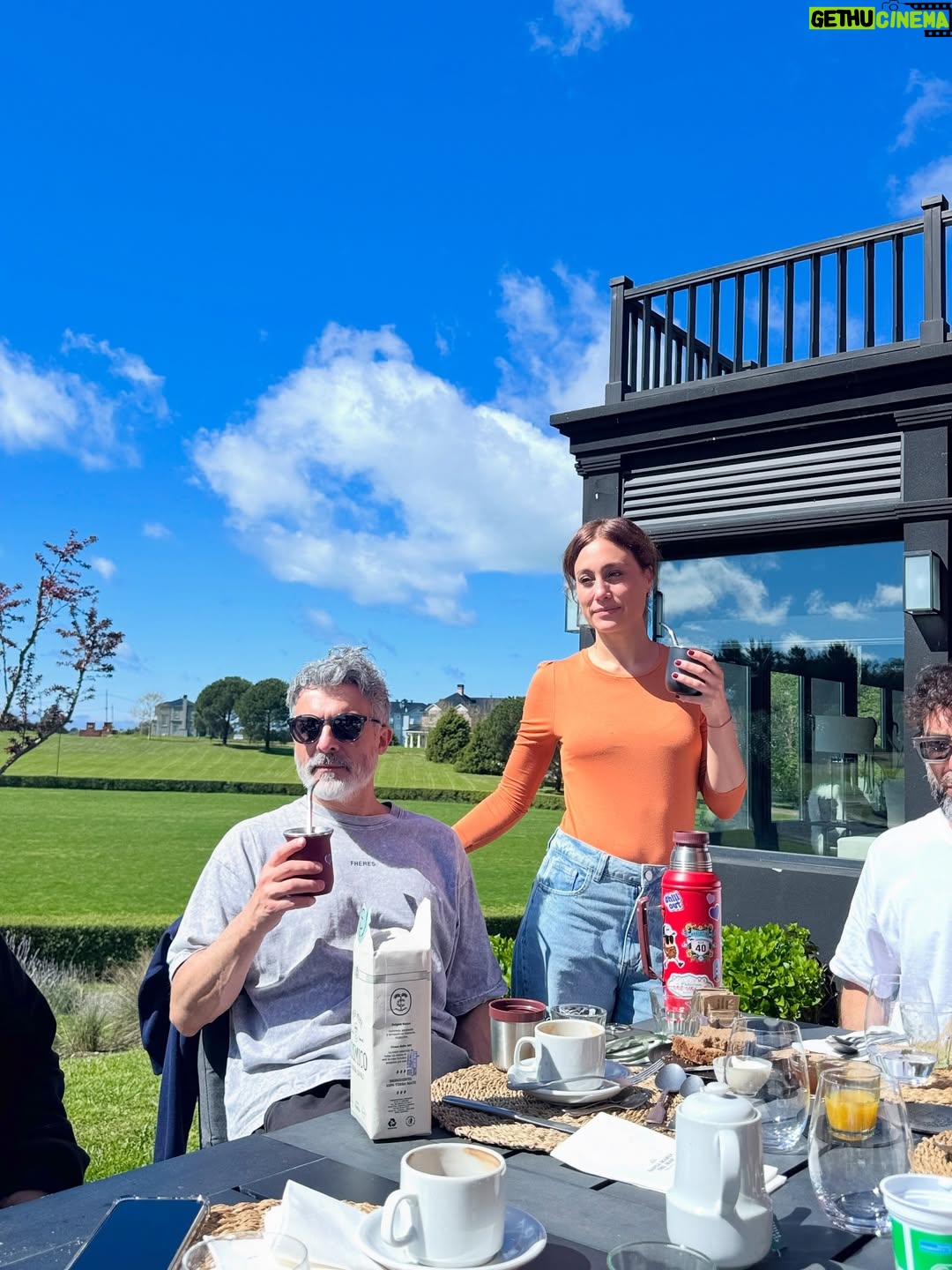 Nicolás Vázquez - 157.7K Likes - Días de conexión real, de amor compartido, brindis sinceros, charlas, risas, entre playa y naturaleza, mates al sol, comida rica y momentos simples que se vuelven eternos. Todo lo que hace bien. Gracias @haras.hoteldecampo por tanto amor. 
Me sentí como en casa. Ahora a volver al ring. 
Esto también es #Rocky ❤️♾️