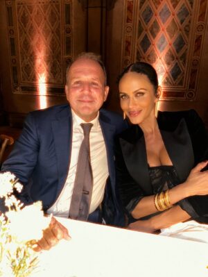 Nicole Ari Parker Instagram - Merci, @boucheron, for the high jewelry sparkle in Central Park. ✨

Hair: @naivashaintl 
Makeup: @theeislandboi 
Styling: @koncaaykan 
Bangles, earrings,   rings: @boucheron 
Blazer, top,   shoes: @dolcegabbana
Shorts: @thefrankieshop 
Bag: @aquazzura

@anotherlevelnyc 
@earnestwilliams1
