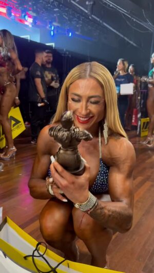 Nicole Moreno Instagram - Campeona ⭕️LYMPIA 2025 BRASIL 🇧🇷 🥇🏆🇨🇱❤️💪🏻
Ganamos
@dan.signature
@shasram
@mrolympiabrasil