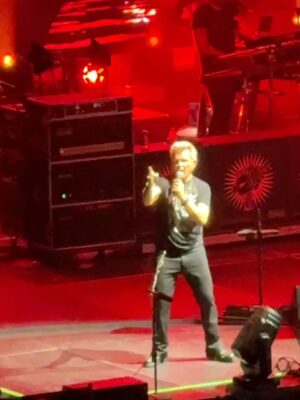 Nicole Stuart Instagram - Recap~ at the Kia Forum. Watching Billy Idol and Joan Jett live was everything I hoped for and more—even a tribute to Ozzy and electric guitar, killer vocals, and a crowd that fed off the energy all night. Grateful for the magic of their music and the memories it brought back growing up in Vegas going to college at UNLV. Still an 80s girl at heart🩷🩷🩷, and seeing these guys was beyond awesome. They were amazing. @billyidol @joanjett
#BillyIdol #JoanJett #KiaForum #RockLegends #LiveMusic #ConcertRecap #EpicNight #RockOn #ConcertVibes #80sForever #80sGirlAtHeart #ThrowbackRock #IconicPerformance #LiveRockShow #KiaForumMemories #KiaForumCalifornia #ArenaRock #BILLYIDOL #JOANJETT #liveatkiaforum