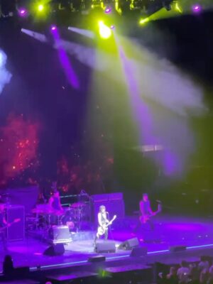 Nicole Stuart Instagram - Recap~ at the Kia Forum. Watching Billy Idol and Joan Jett live was everything I hoped for and more—even a tribute to Ozzy and electric guitar, killer vocals, and a crowd that fed off the energy all night. Grateful for the magic of their music and the memories it brought back growing up in Vegas going to college at UNLV. Still an 80s girl at heart🩷🩷🩷, and seeing these guys was beyond awesome. They were amazing. @billyidol @joanjett
#BillyIdol #JoanJett #KiaForum #RockLegends #LiveMusic #ConcertRecap #EpicNight #RockOn #ConcertVibes #80sForever #80sGirlAtHeart #ThrowbackRock #IconicPerformance #LiveRockShow #KiaForumMemories #KiaForumCalifornia #ArenaRock #BILLYIDOL #JOANJETT #liveatkiaforum