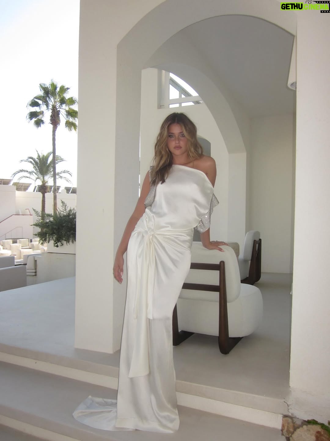 Nicole Wallace - 4.9 Million Likes - Culpa nuestra is almost yours 🤍 que locura de días. Gracias a todos, no me creo que esto acabe. Que ganas de que lo veáis todo de seguir compartiendo con vosotros.