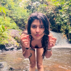 Nidhi Bhanushali Instagram - 🌴🌺🌿