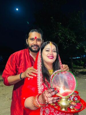 Nidhi Jha Instagram - दो चांद एक ही तस्वीर में। एक मेरे पीछे, एक मेरे आगे।
हैप्पी करवा चौथ धर्मपत्नी जी❤️❤️❤️
#nemonikkuforever🧿❤️