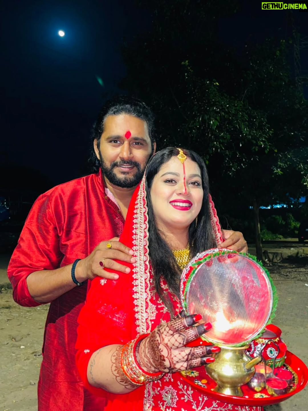 Nidhi Jha - 75K Likes - दो चांद एक ही तस्वीर में। एक मेरे पीछे, एक मेरे आगे।
 हैप्पी करवा चौथ धर्मपत्नी जी❤️❤️❤️
#nemonikkuforever🧿❤️