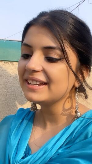 Nidhi Nirmala Mishra Instagram - For Long distance gf/bf 👩❤️👨
.
.
.
.
.
.
.
.
.
.
.
.
.
.
.
#nidhinirmalamishra #reelsinstagram #reelitfeelit✨ #reelkarofeelkaro♥️ #oldsongs