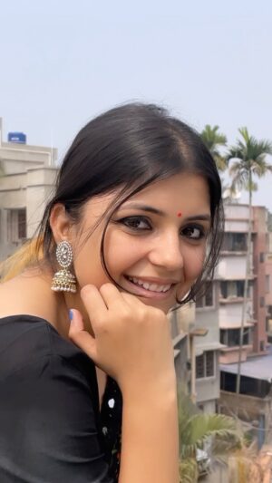 Nidhi Nirmala Mishra Instagram - This song 🥰
.
.
.
.
.
.
.
.
.
.
.
#nidhinirmalamishra #reelsinstagram #reelitfeelit❤️❤️ #reelkrofeelkro❤️ #kolkatabuzz #bengalisong #arijitsingh