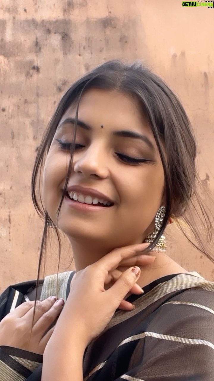Nidhi Nirmala Mishra - 138.7K Likes - 😔 😊 
.
.
.
.
.
.
.
.
.
.
.
.
.
.
.
#nidhinirmalamishra #reelsinstagram😍 #reelitfeelit❤️❤️ #reelkrofeelkro❤️ #trendingsongs #explorepage