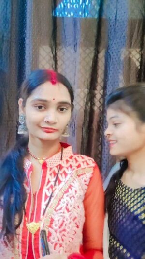 Nidhi Ojha Instagram - #me to sanam tera pyar mangu 😍😍