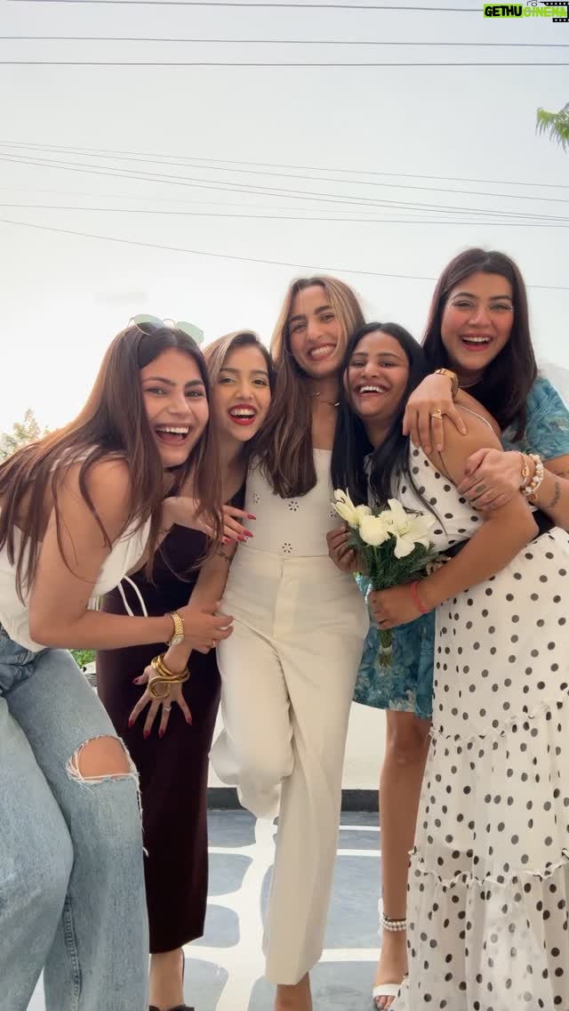 Nidhi Rajput - 5.2K Likes - Happy Friendship Day 💕

Tag your friends 💌🫂🙂‍↕️🏷️😻
.
.
.
#explore #reelsinstagram #reelitfeelit #explorepage #friendshipgoals