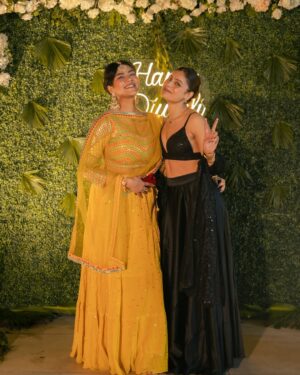 Nidhi Rajput Instagram - DIWALI PARTY 2.0 YES OR NO 👀🥂 ???
Last year’s Diwali party was a vibrant celebration of light, laughter, and togetherness. 
Can’t wait to create more unforgettable memories this year! 😆
👗🪡- @rubab_couture 
📸- @versatile.photography 

.
.
.
.
#diwalivibes #diwalioutfit #diwaliparty #traditionalwear #styleinspo #styleinspiration #fashionstyle #fashiongram #explore