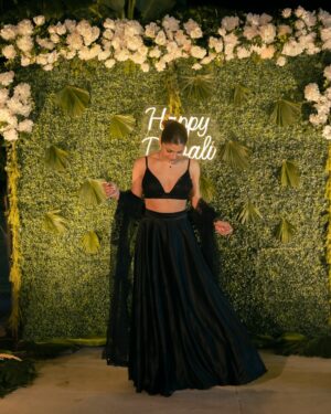Nidhi Rajput Instagram - DIWALI PARTY 2.0 YES OR NO 👀🥂 ???
Last year’s Diwali party was a vibrant celebration of light, laughter, and togetherness. 
Can’t wait to create more unforgettable memories this year! 😆
👗🪡- @rubab_couture 
📸- @versatile.photography 

.
.
.
.
#diwalivibes #diwalioutfit #diwaliparty #traditionalwear #styleinspo #styleinspiration #fashionstyle #fashiongram #explore