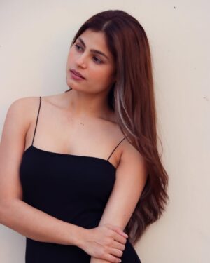 Nidhi Rajput Instagram - In my moment 🍂. 

#ootd #newpost #fashionblogger #fashiongram #fashionista #style #styleblogger #styleinspiration #styleoftheday #instagood