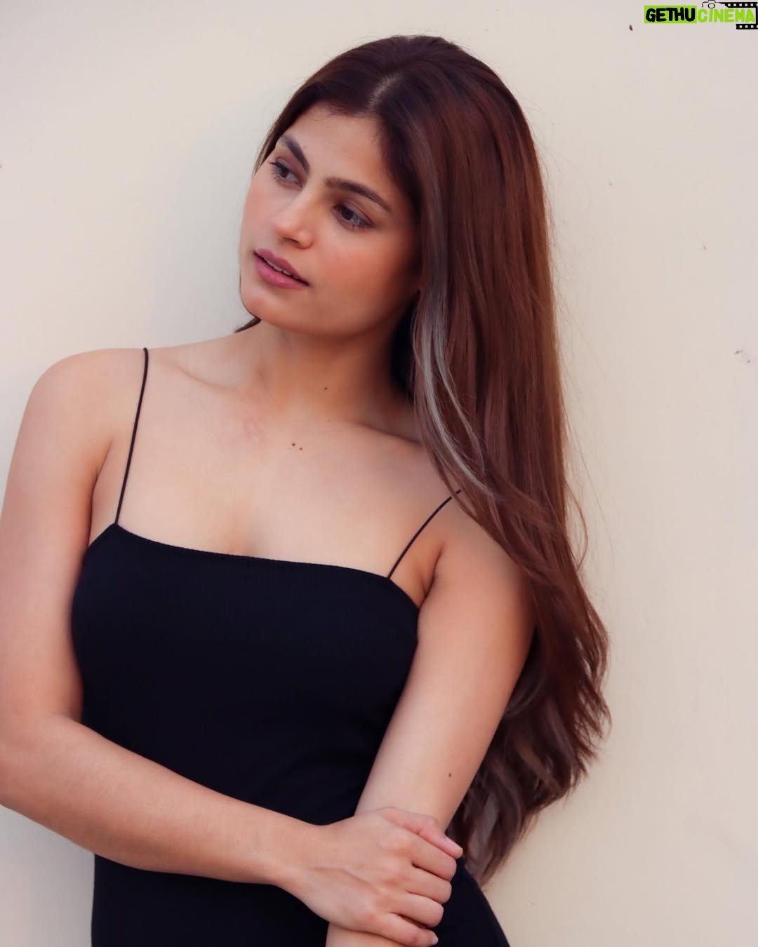 Nidhi Rajput - 4.5K Likes - In my moment 🍂. 

#ootd #newpost #fashionblogger #fashiongram #fashionista #style #styleblogger #styleinspiration #styleoftheday #instagood