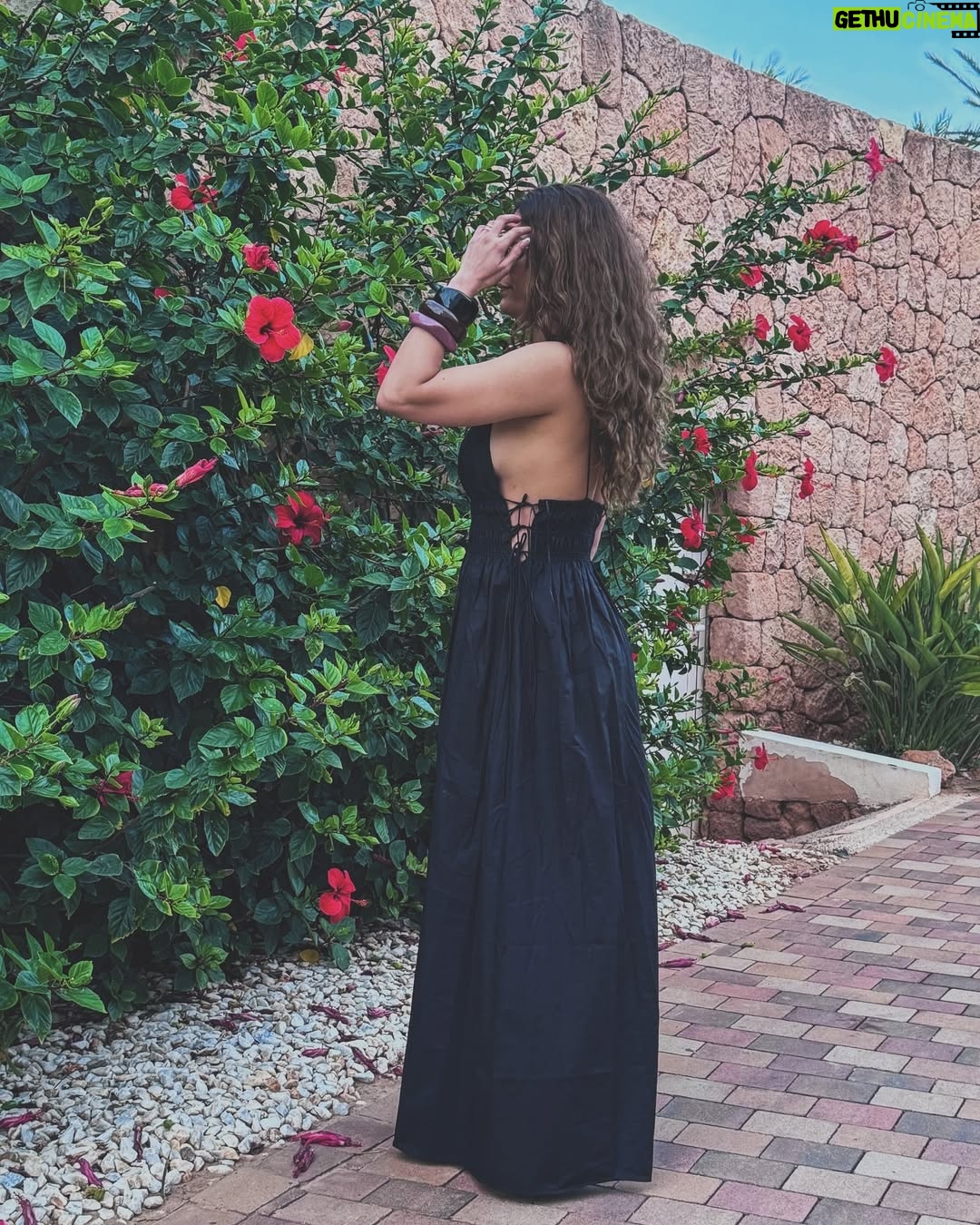 Nidhi Rajput - 3.5K Likes - Having a moment 👀🌺🌓🧉. 
.
.
.
.
.
.
#islandgirl #islandlife #islandvibes #fashiongram #styleinspiration #styleinspo #fashionista #explore