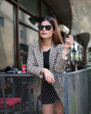 Nidhi Rajput Instagram - Leaves are falling & books are calling 🍁📚☕️. 

I’m supper excited for winter ❄️ 

Blazer from - @hm 
Shoes from - @nike 

PC- @areythatphotographer ❤️. 

#ootd #ootdfashion #ootdinspiration #ootdshare #fallseason #fallseason #falloutfits #blogger #influencer #styleblogger #styleinspo #instagood