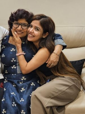 Niharika Malik Instagram - Meri puri duniya.. apko meri umar lag jaye momsi❣️🥹
Duniya mein sabse jyada apse pyar krti hun 🥹🧿
Happy birthday momsi🫶🏻
#motherdaughterlove #birthdaygirl #love #maa #explore