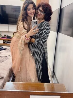 Niharika Malik Instagram - Meri puri duniya.. apko meri umar lag jaye momsi❣️🥹
Duniya mein sabse jyada apse pyar krti hun 🥹🧿
Happy birthday momsi🫶🏻
#motherdaughterlove #birthdaygirl #love #maa #explore