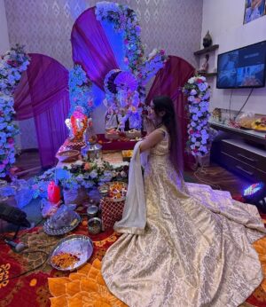 Niharika Malik Instagram - Golden days, because bappa is home ✨
🫂🥹✨🌹
#ganpati #ganpatibappamorya #bappa #festive #trending #explore #exploremore #instagood