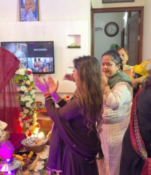Niharika Malik Instagram - Golden days, because bappa is home ✨

🫂🥹✨🌹

#ganpati #ganpatibappamorya #bappa #festive #trending #explore #exploremore #instagood