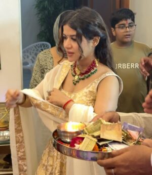 Niharika Malik Instagram - Golden days, because bappa is home ✨

🫂🥹✨🌹

#ganpati #ganpatibappamorya #bappa #festive #trending #explore #exploremore #instagood