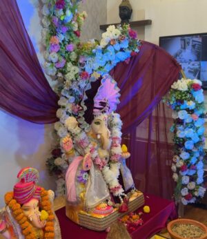 Niharika Malik Instagram - Golden days, because bappa is home ✨

🫂🥹✨🌹

#ganpati #ganpatibappamorya #bappa #festive #trending #explore #exploremore #instagood