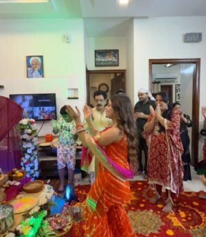 Niharika Malik Instagram - Golden days, because bappa is home ✨

🫂🥹✨🌹

#ganpati #ganpatibappamorya #bappa #festive #trending #explore #exploremore #instagood