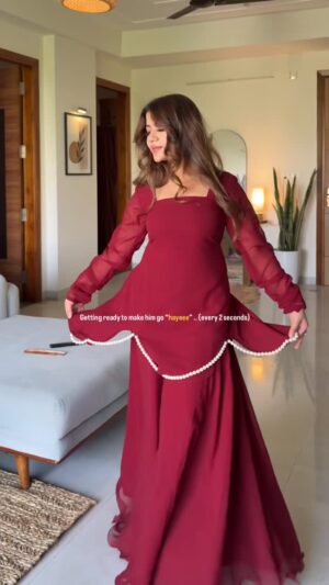 Niharika Malik Instagram - ✨Comment for “outfit link” loveliess✨

#réel #reel #outfit #outfits #outfitinspiration #festive #festivewear #ethnic #traditional #ethnicwear #sharara #trend #trendingnow #trending #viral #viralvideo #instafashion