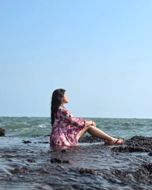 Niharika Mishra Instagram - Saltwater in my hair, stillness in my mind. 🌊🌞