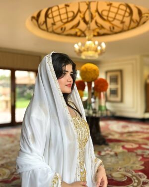 Niharika Mishra Instagram - 🌙
.
Outfit : @emirati.closet 💕