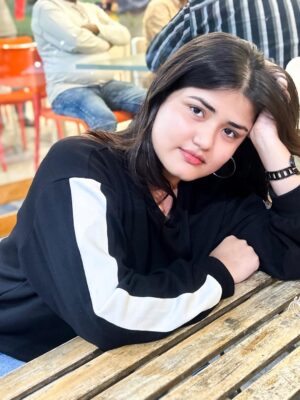Niharika Mishra Instagram - 4th and 5th slide - Me serving face, background serving buffet 🙂↔️
Need a photoshop expert!!!