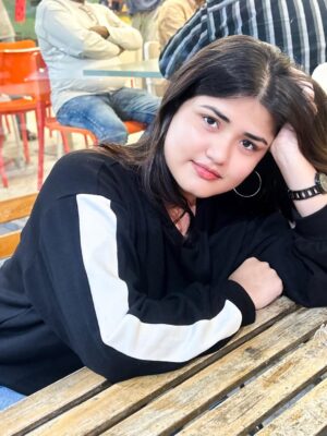 Niharika Mishra Instagram - 4th and 5th slide - Me serving face, background serving buffet 🙂↔️
Need a photoshop expert!!!