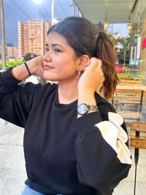 Niharika Mishra Instagram - 4th and 5th slide - Me serving face, background serving buffet 🙂↔️
Need a photoshop expert!!!