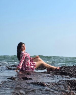 Niharika Mishra Instagram - Saltwater in my hair, stillness in my mind. 🌊🌞