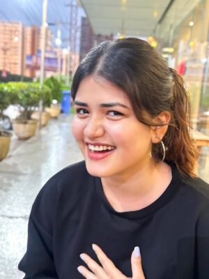 Niharika Mishra Instagram - 4th and 5th slide - Me serving face, background serving buffet 🙂↔️
Need a photoshop expert!!!