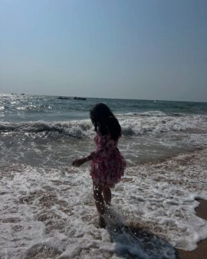 Niharika Mishra Instagram - Saltwater in my hair, stillness in my mind. 🌊🌞