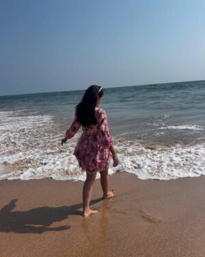 Niharika Mishra Instagram - Saltwater in my hair, stillness in my mind. 🌊🌞