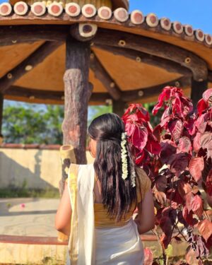 Niharika Mishra Instagram - Tamil songs really said: let’s make you feel everything without context 🩷